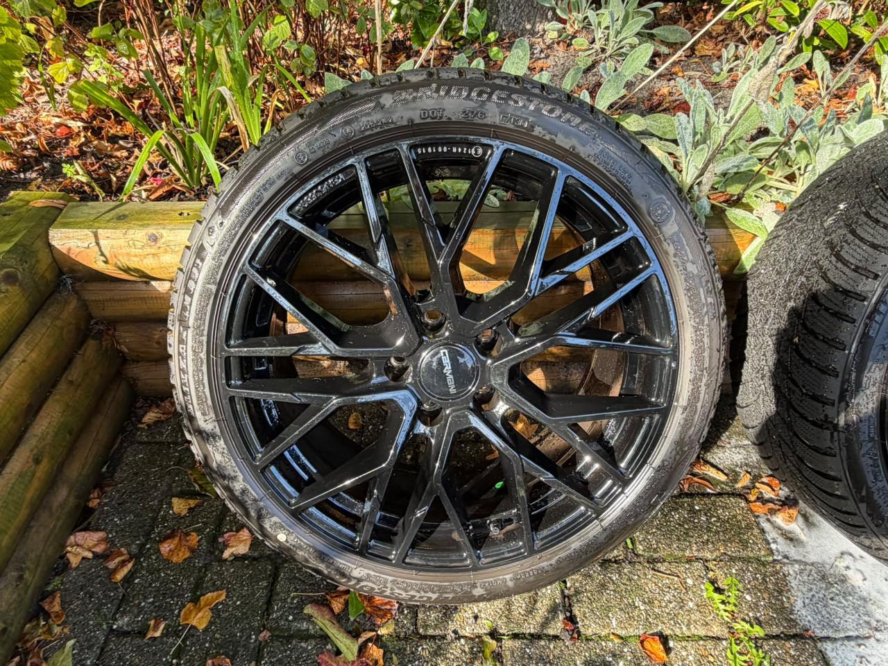 Winterbanden set 18 '' 225/40VR18