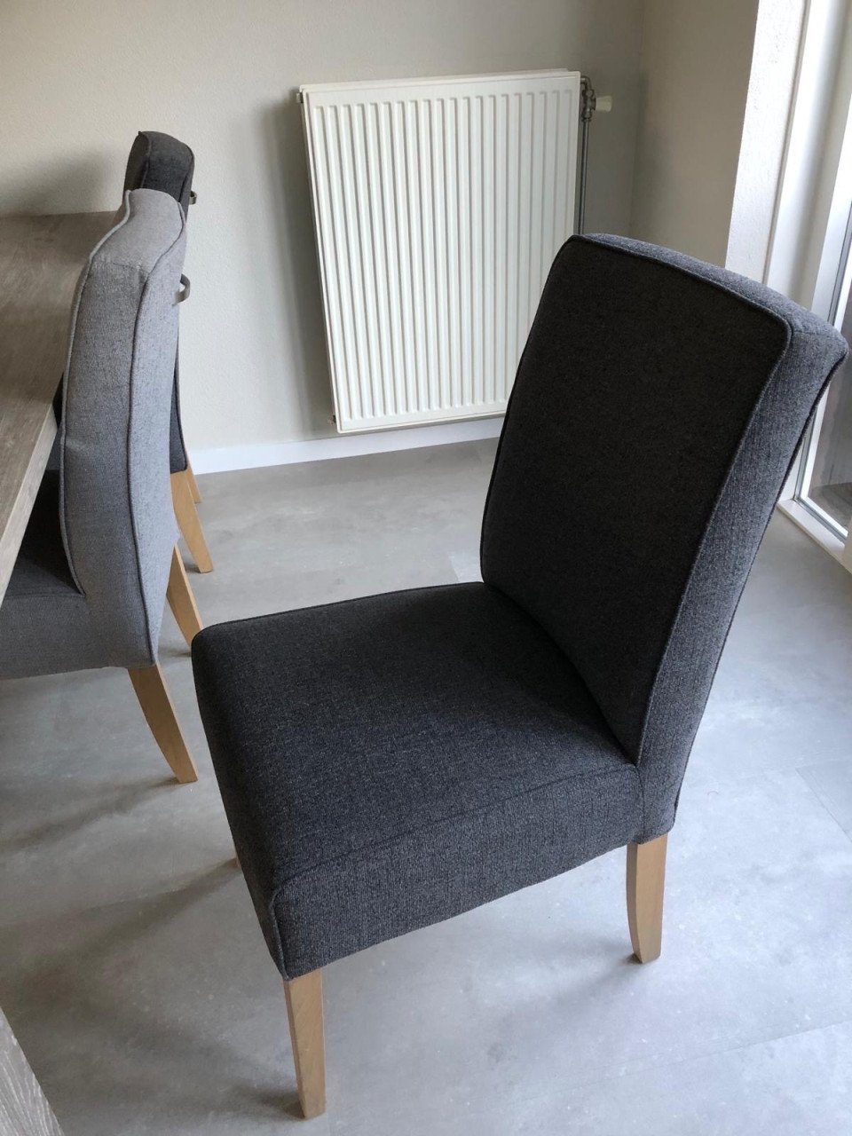 Eetkamertafel met 6 stoelen