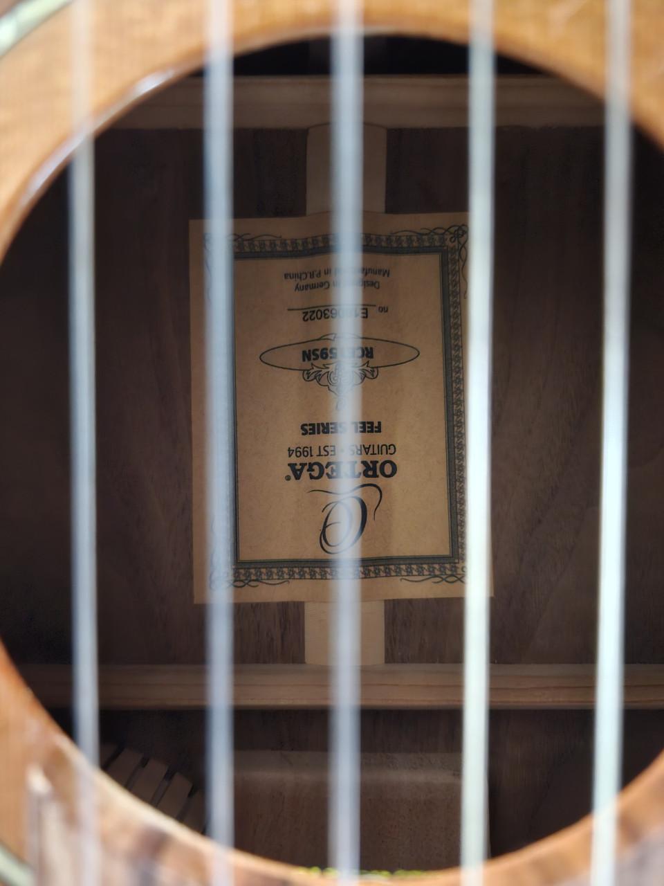 Ortega Feel Series RCE159SN Slim Neck Naturel Met Gigbag