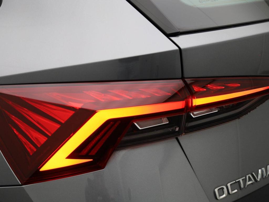 Skoda Octavia combi 1.5 e-tsi business edition plus | automaat | navigatie 