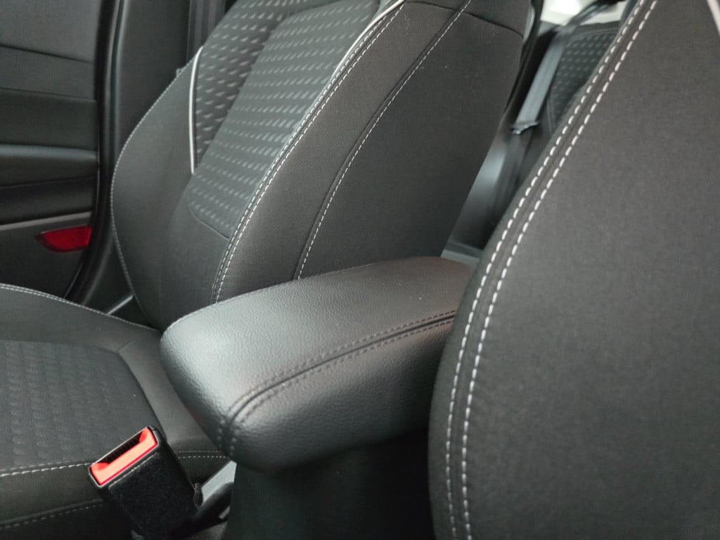 Ford Fiesta occasion luxe titanium met zwarte velgen en parkeercamera | bom