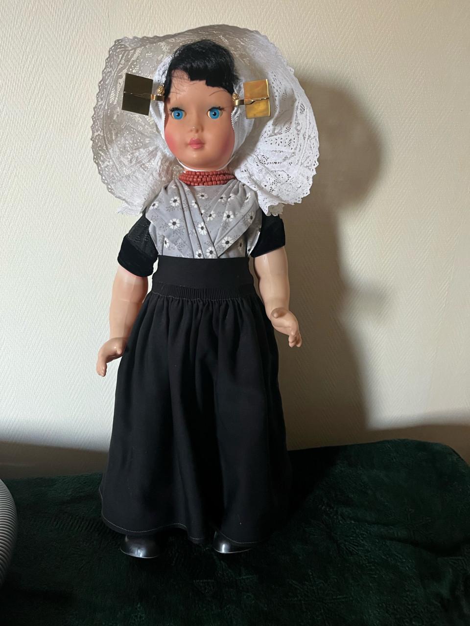 Pop in Zuid-Bevelandse (Katholieke) dracht.