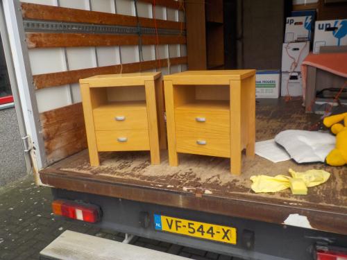 2 nachtkastjes blank eiken in zeer goede staat setprijs 85 euro