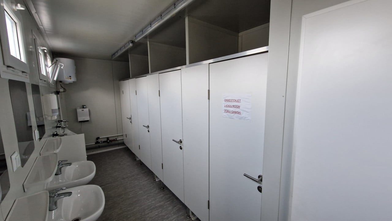 Verkleedruimte / sanitairunit / toiletunit / kantoorunit