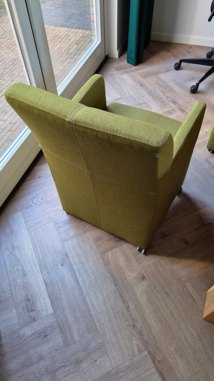 Eiken eetkamertafel met 8 stoelen