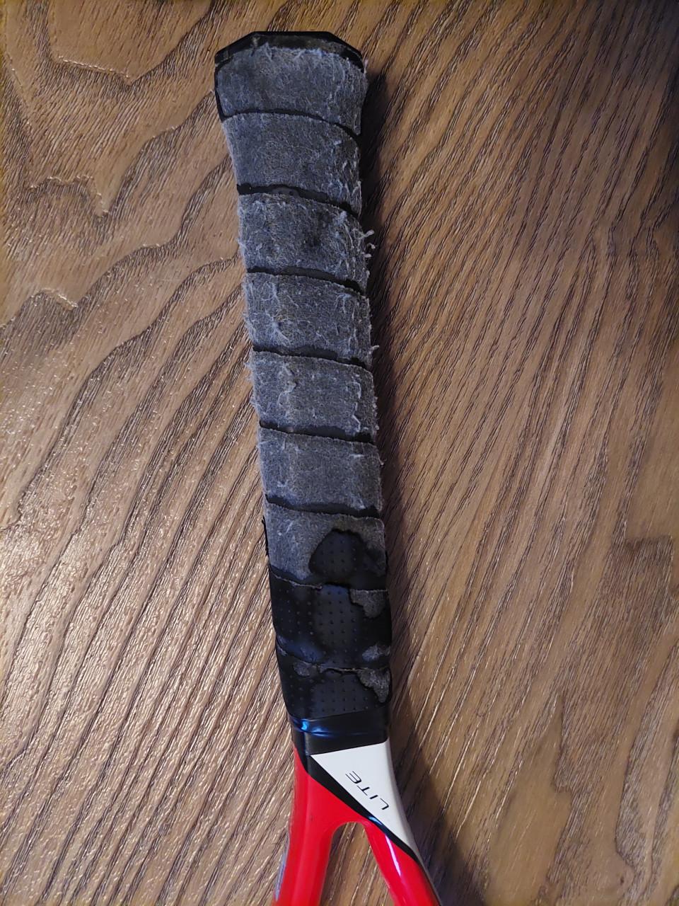 3 Wilson tennisrackets met tas en 11 balletjes