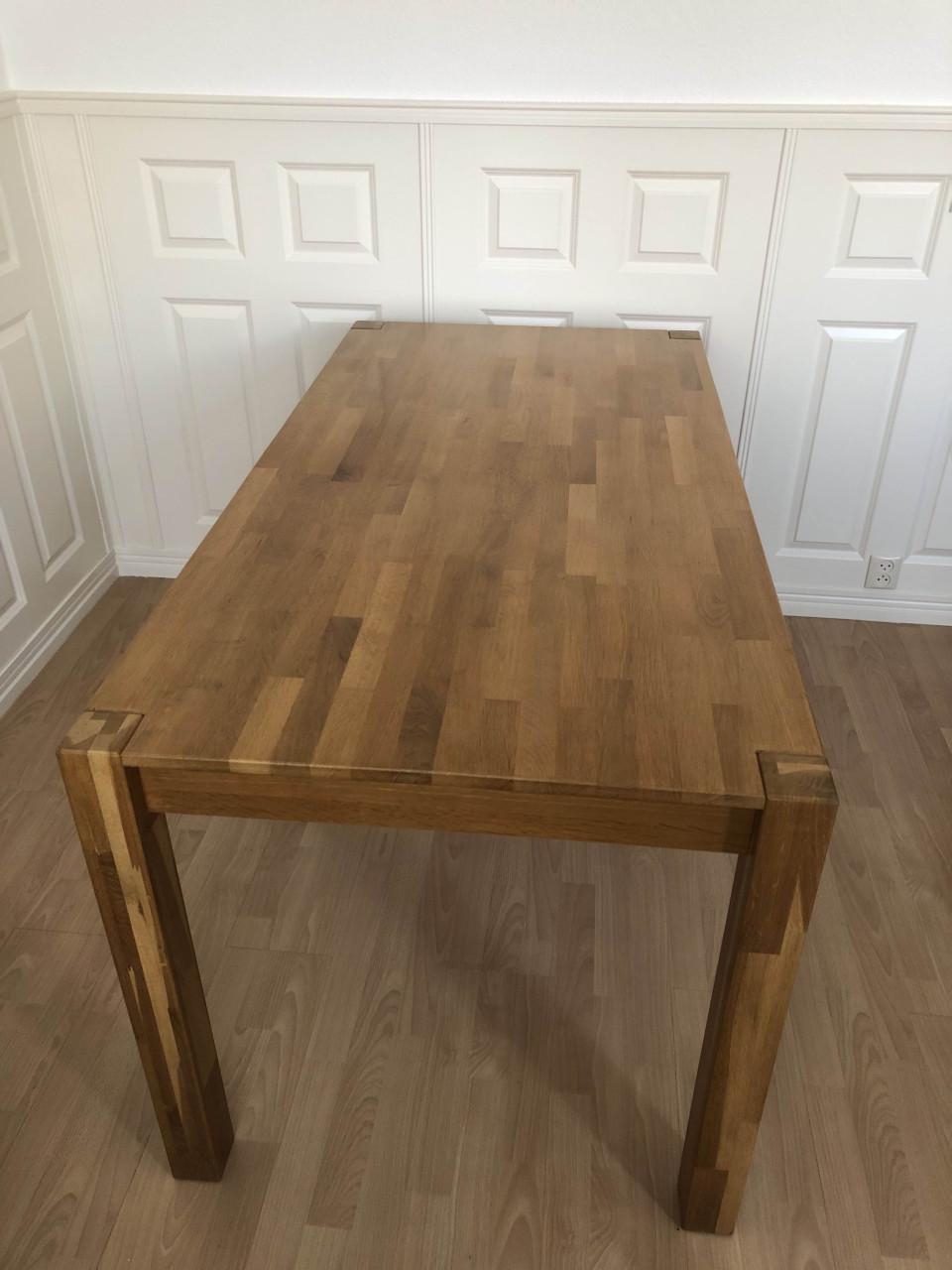 Massieve eiken eettafel