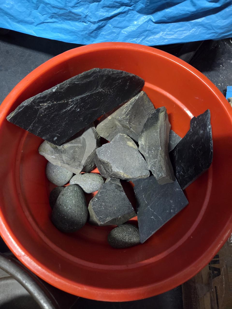 Aquarium stenen plus groot stuk hout.