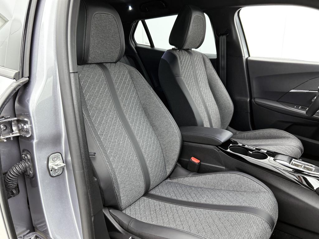 Peugeot 2008 130pk allure automaat | rijklaar | navigatie | camera |