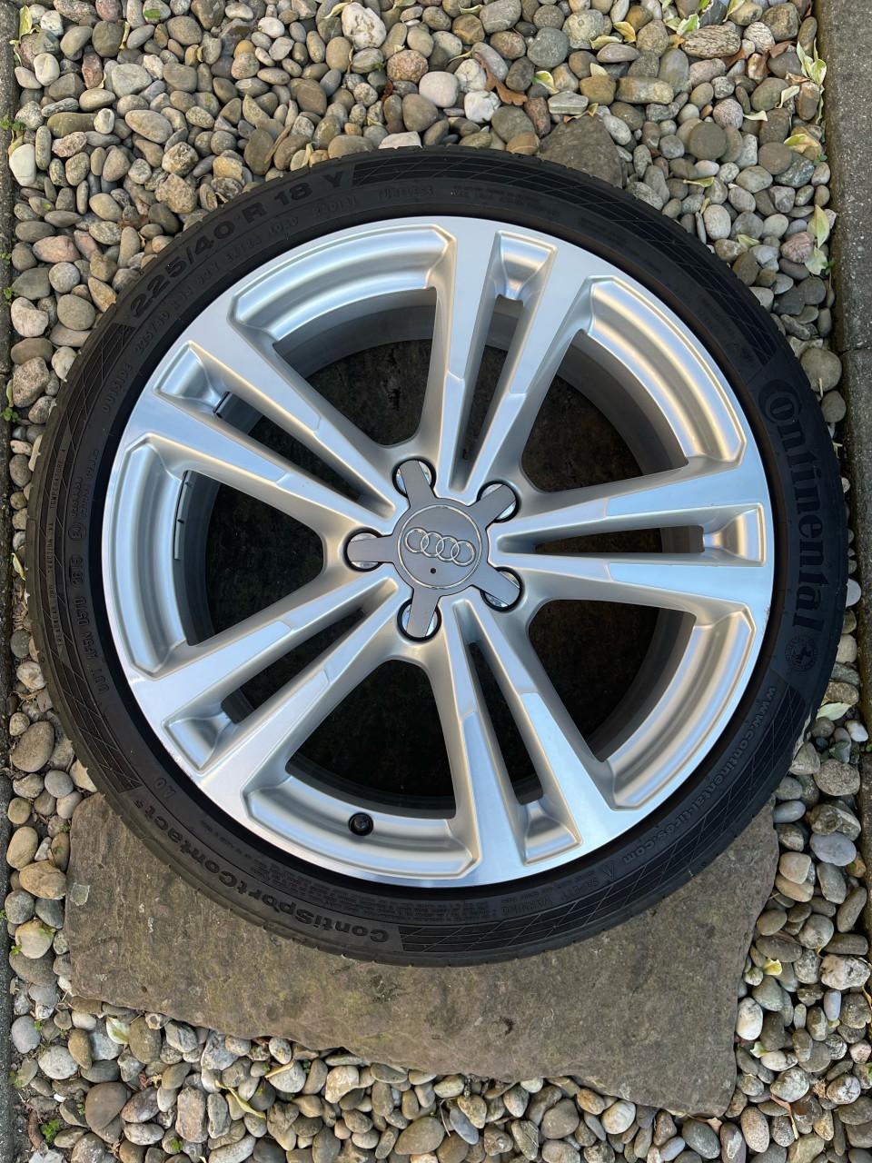 Originele Audi A3 S-line velgen 18 inch (7.5Jx18 ET51) + naafdoppen