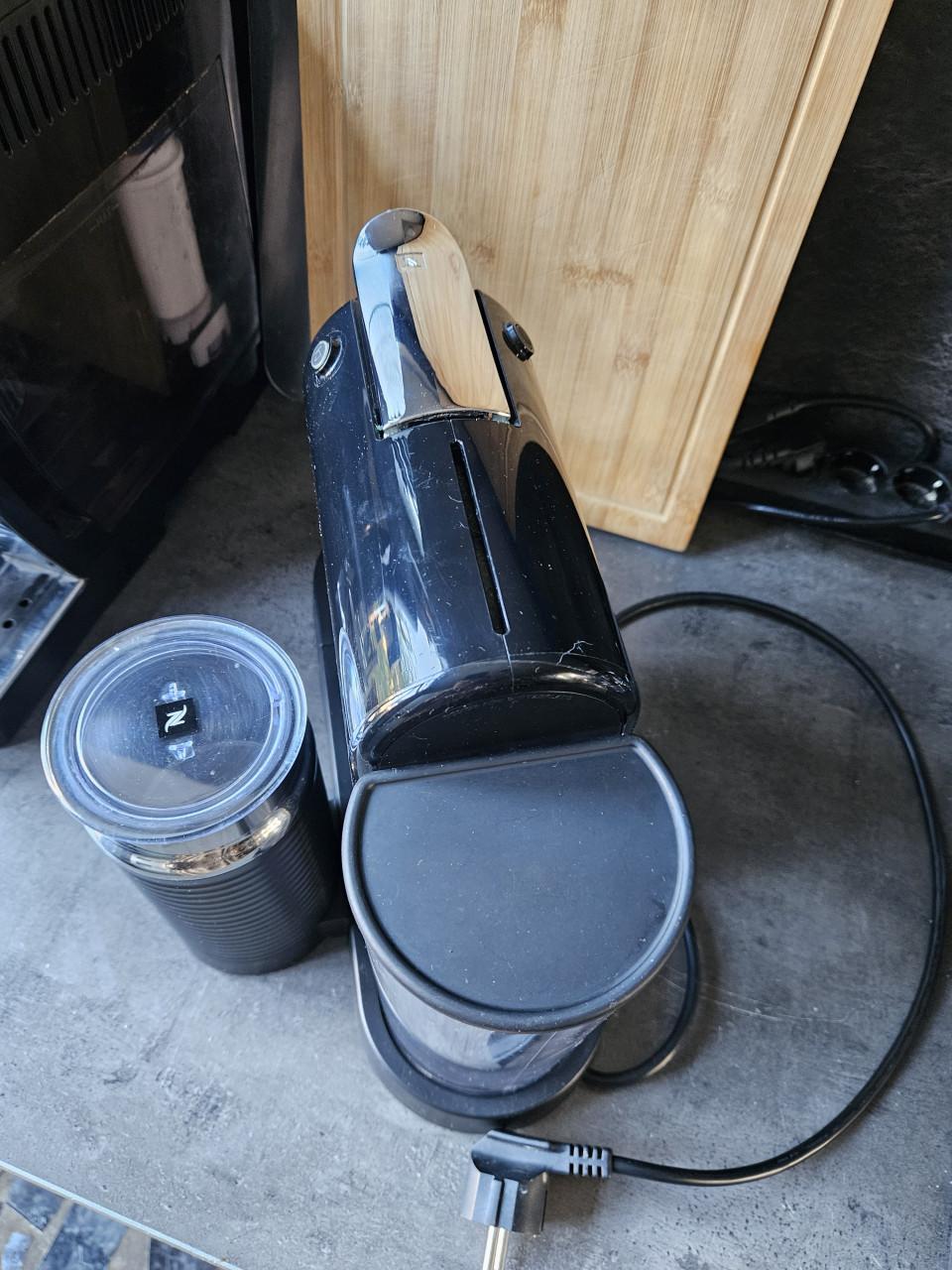 Zgan Krups Nespresso Magimix cupmachine met melkopschuimer