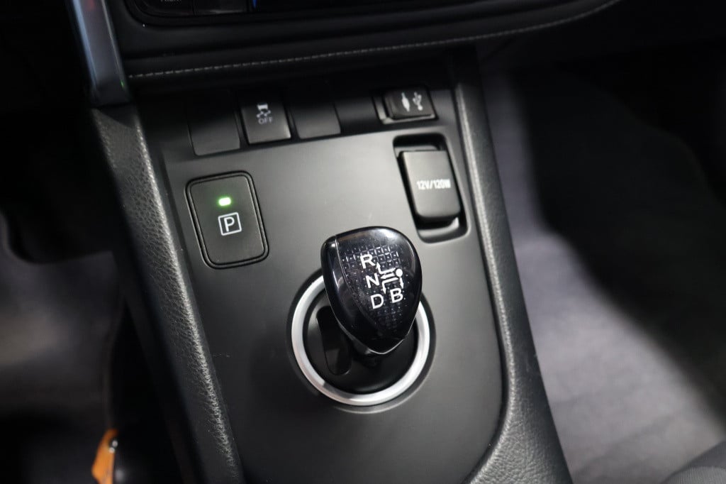 Toyota Auris 1.8 hybrid lease