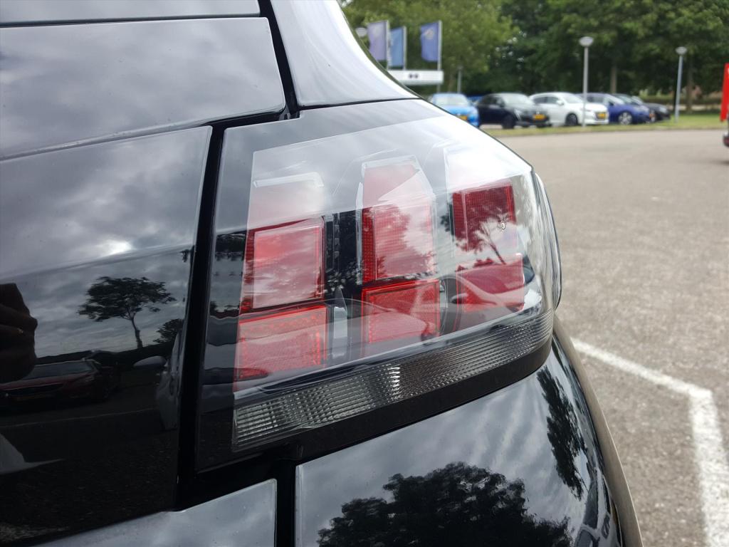 Peugeot 208 1.2 75pk active apple carplay & android auto | navigatie tomtom
