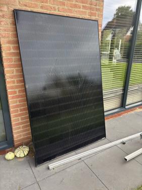 Zonnepaneel + beugels