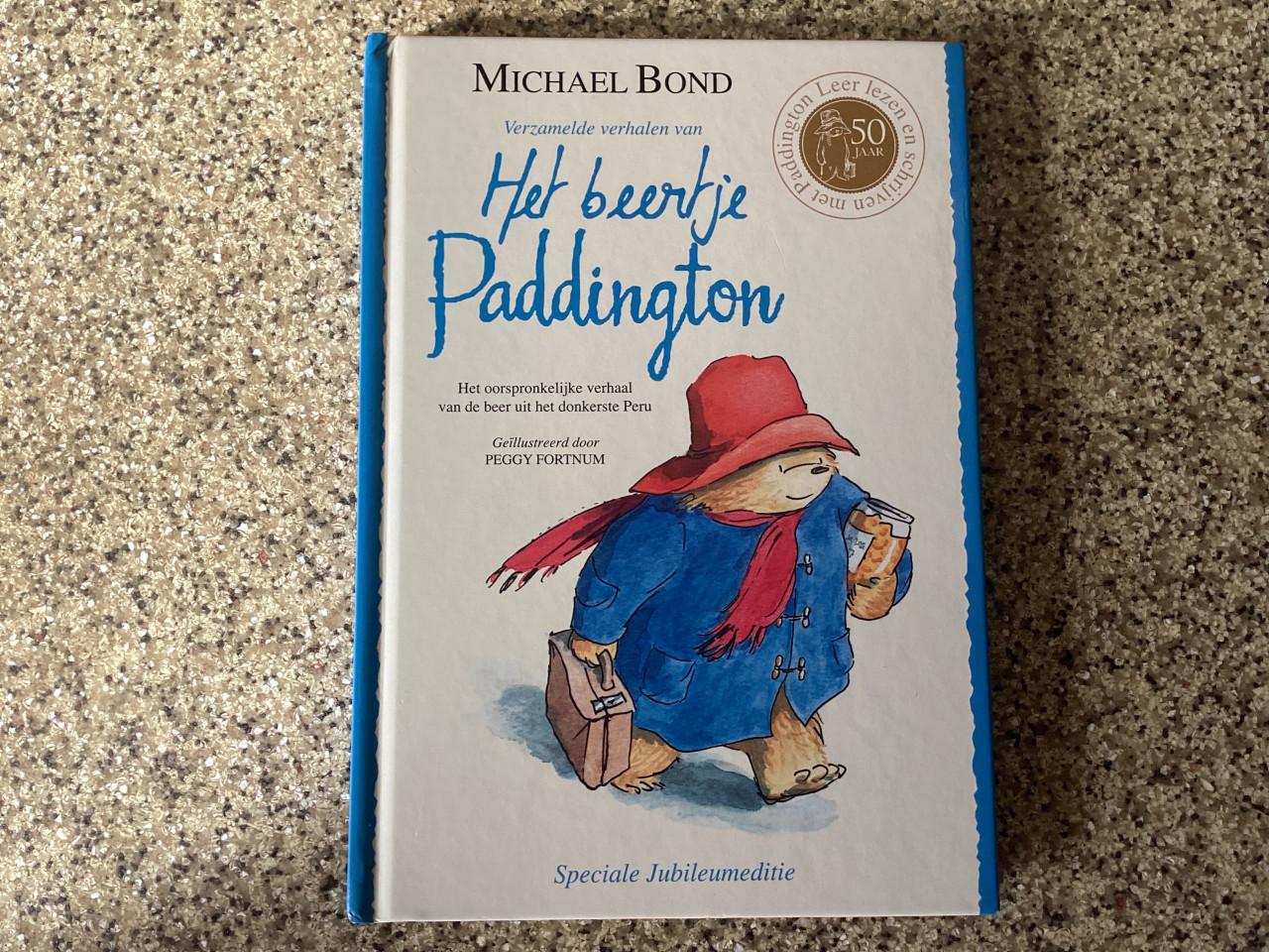 4 boekjes met harde kaft. Winnie-de-Poe en Beertje Paddington.