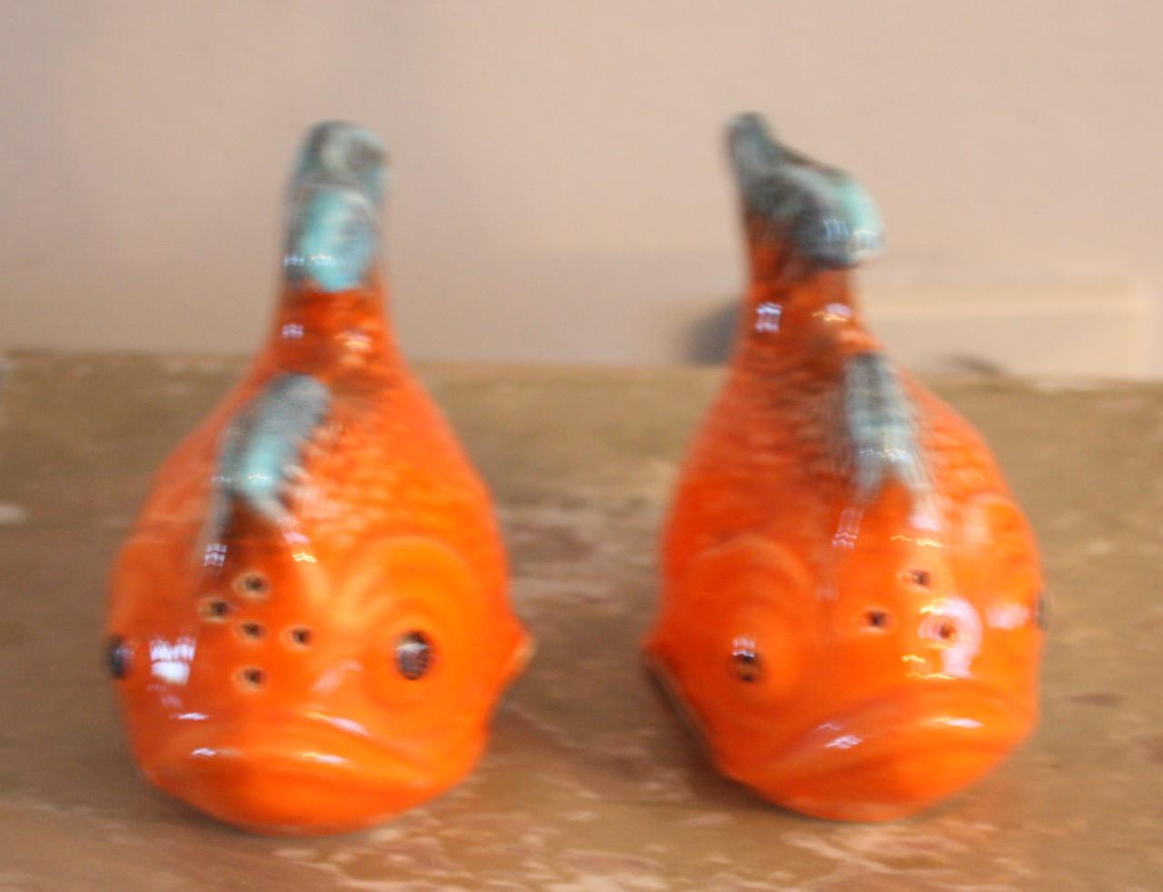 Set van leuke stenen vissen peper en zout stel