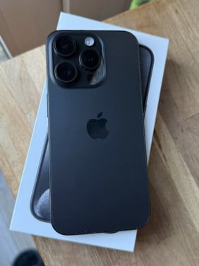 Iphone 15 pro -black- zo goed als nieuw
