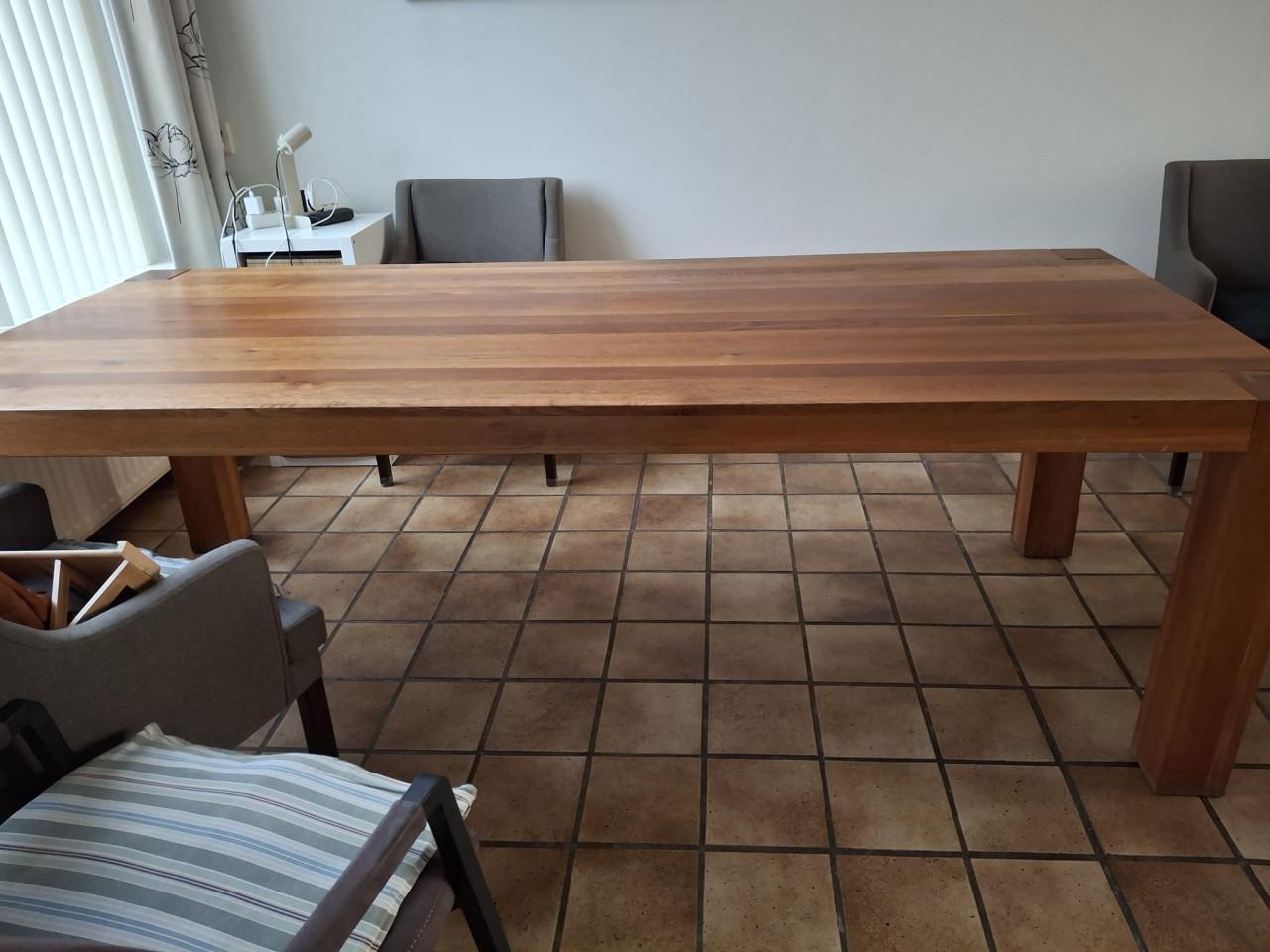 Eiken eettafel