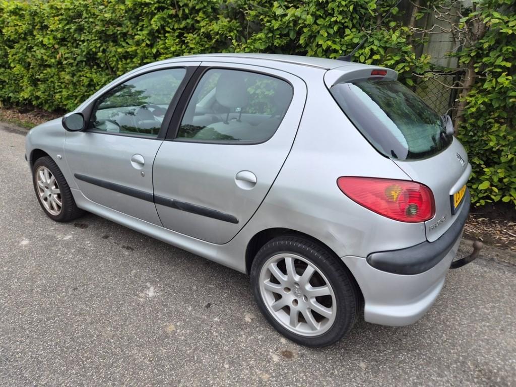 Peugeot 206