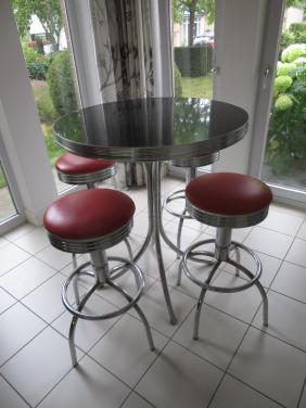 Fifties/sixties barkrukken en statafel