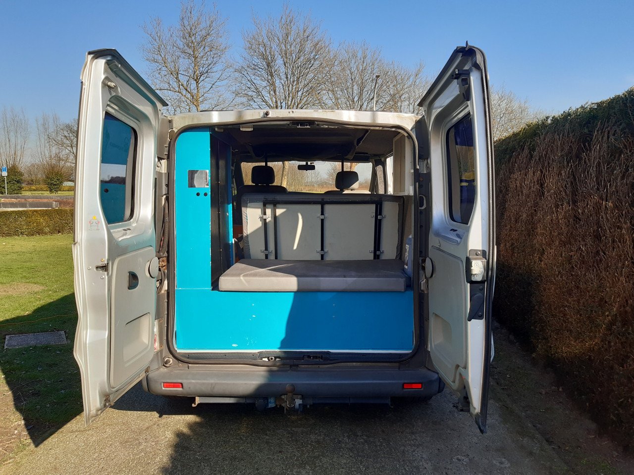 Vivaro kampeerbus
