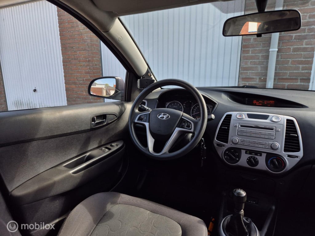 Hyundai I 20 1.2i dynamicversion / 5-deurs / dealeronderhouden/ airco / par