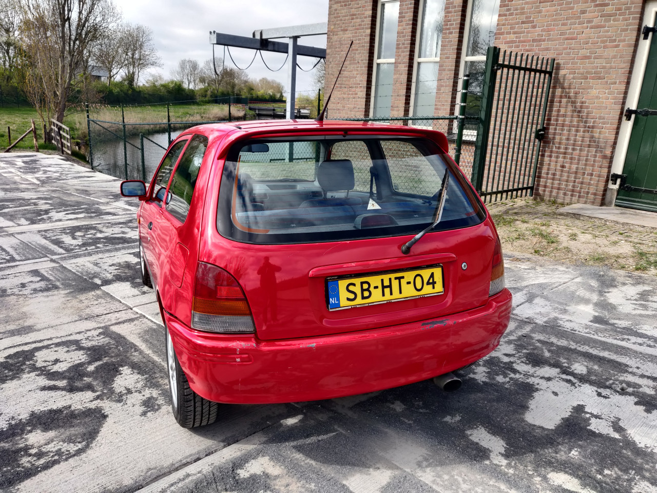 Toyota Starlet 1997 rood 1.3 16v