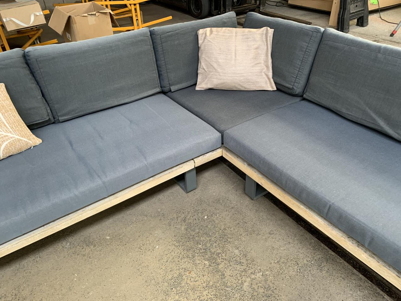 Loungset hardhout met Alminium grijs, set in orde, kussenhoezen gewassen,