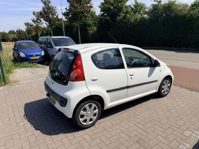 Peugeot 107 1.0-12v millesim 200