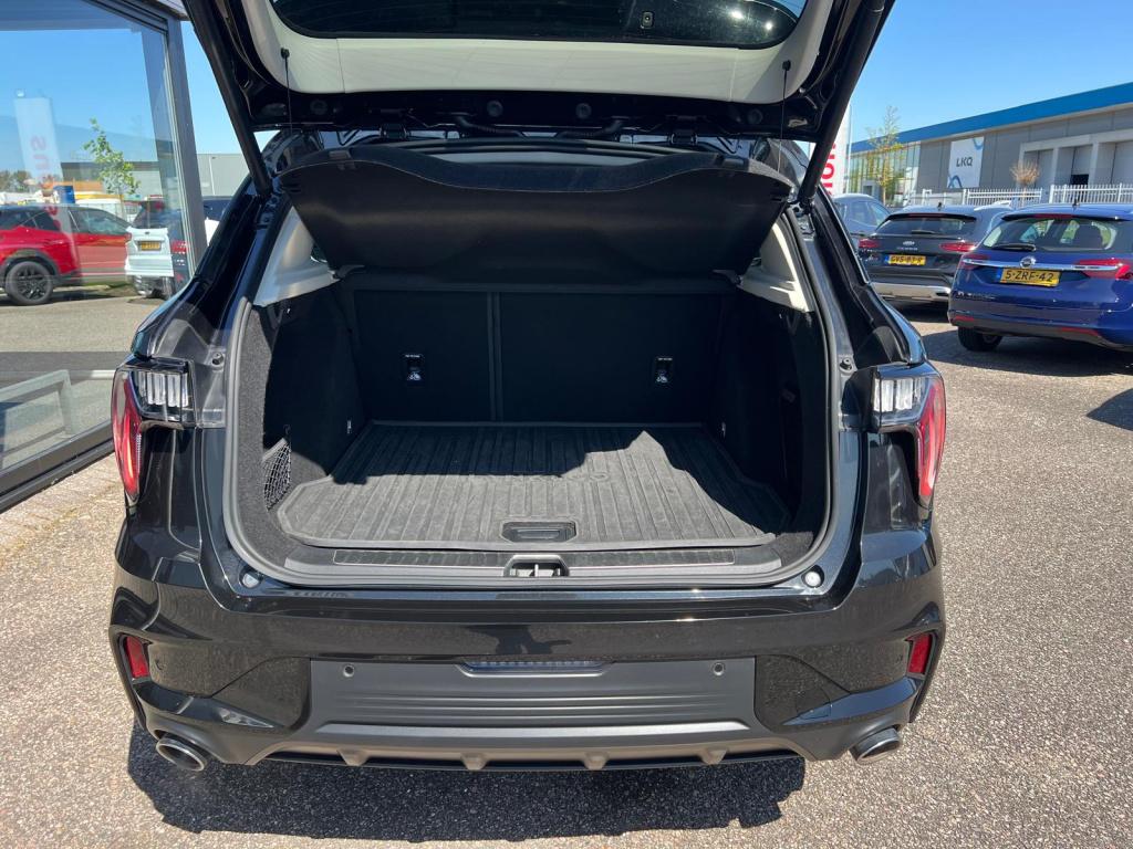 Lynk & Co 01 1.5 261pk plug in hybrid 7dcth , black edition , panodak , 360