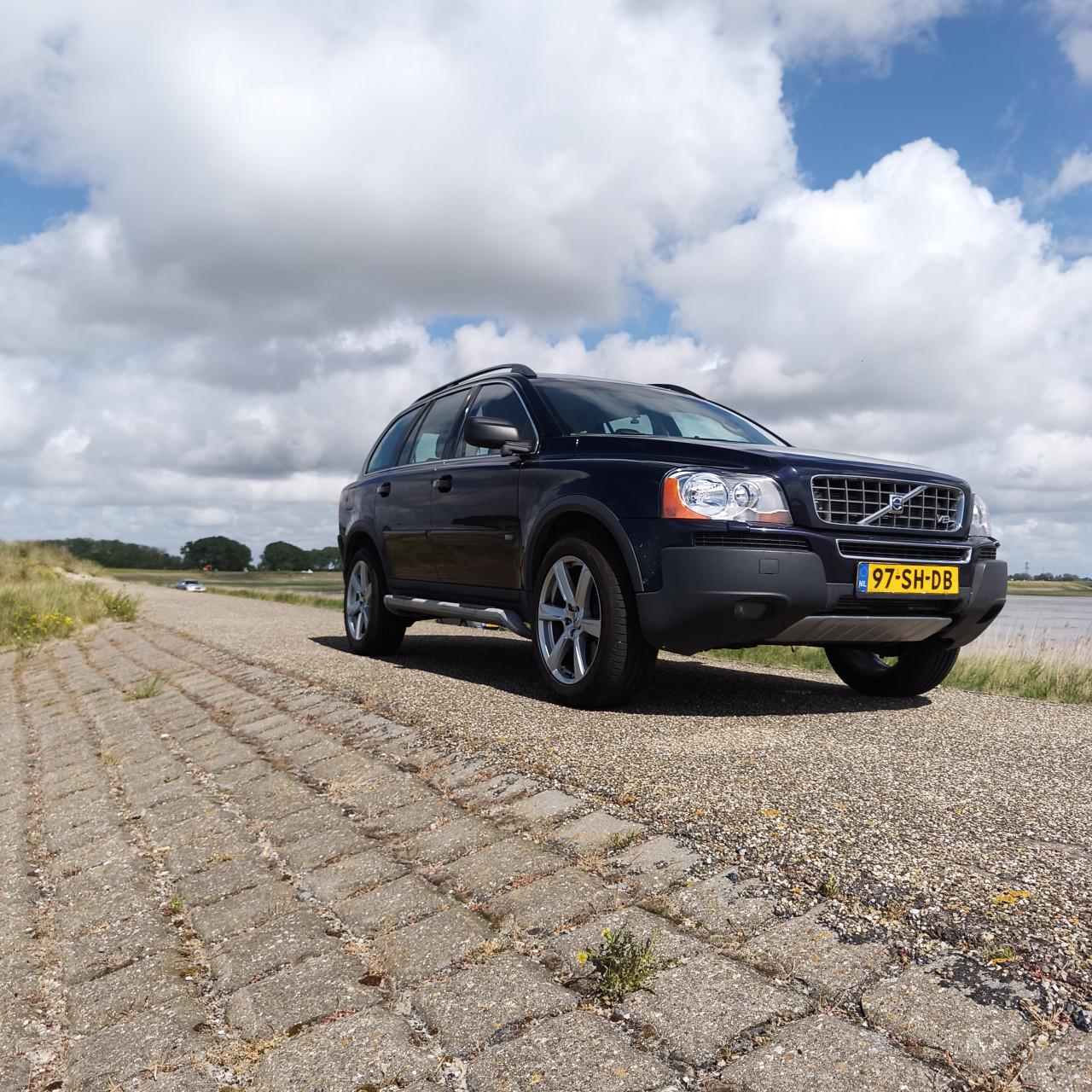 Volvo XC90 V8