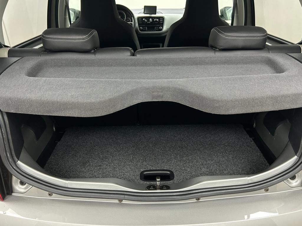 Volkswagen UP! occasion 1.0 high up! bluemotion | grijs | tweedehands volks