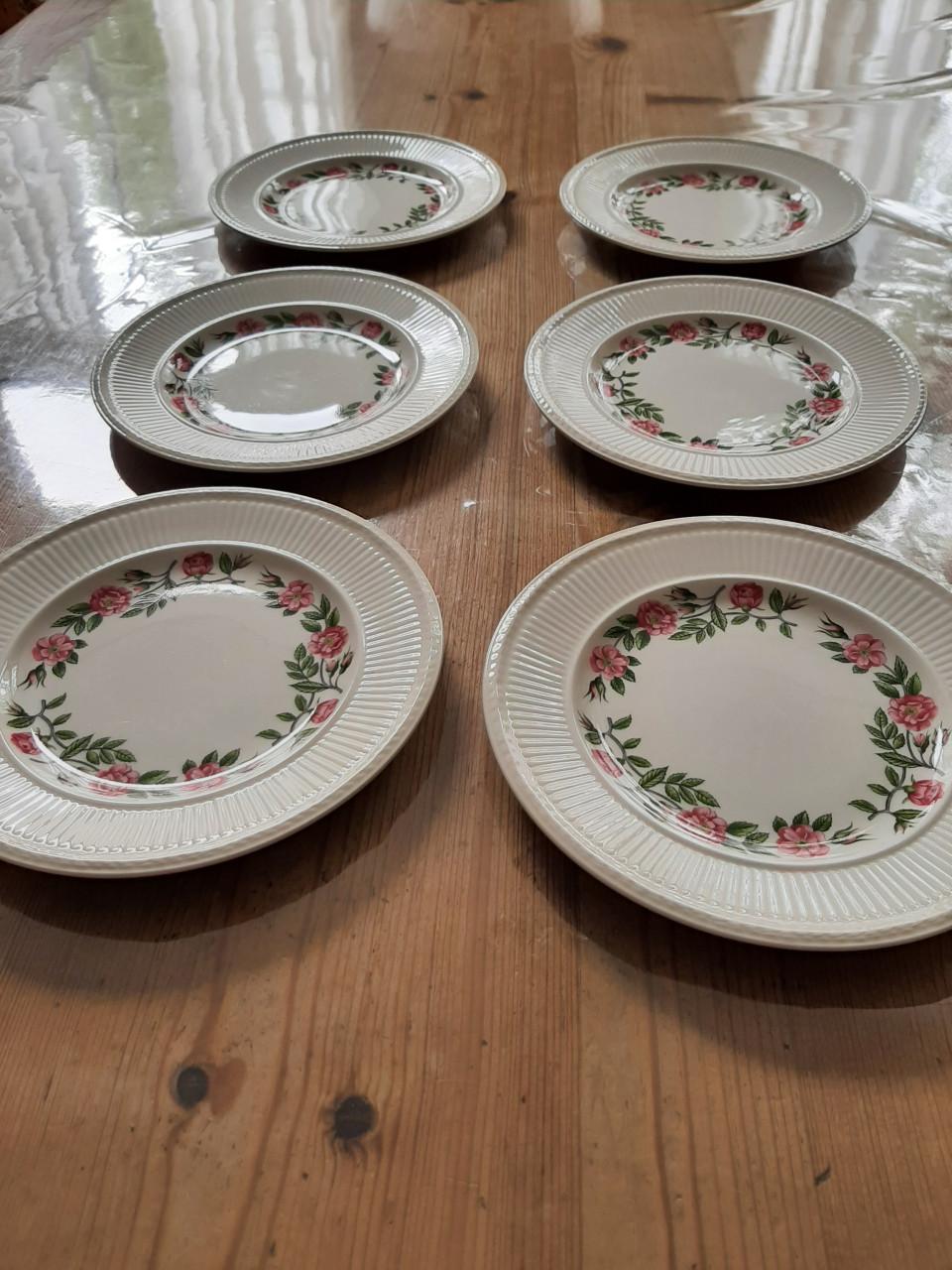 WEDGWOOD ROSALIND - 6 GEBAKBORDJES - DIA 16 CM