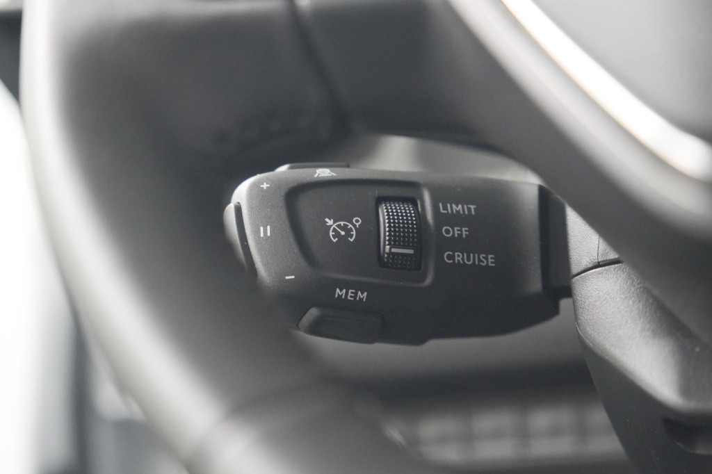 Peugeot 208 puretech 100 allure | adaptieve cruise control | camera | apple