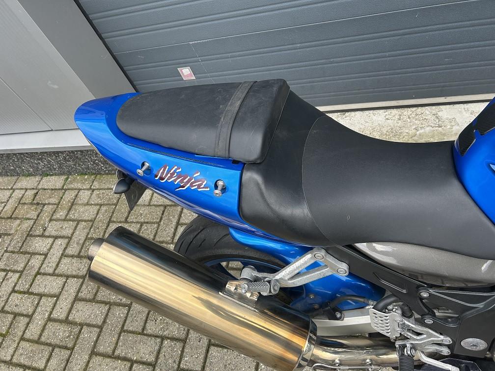 Kawasaki ZX12R uit 2002 met lichte kuipschade, rijklaar mee voor €2250,-