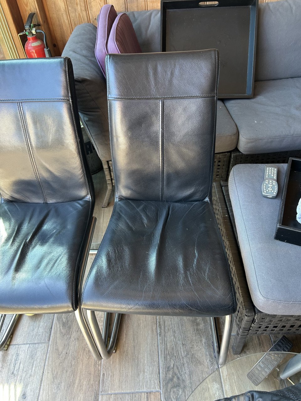 Lederen met rvs eetkamerstoelen