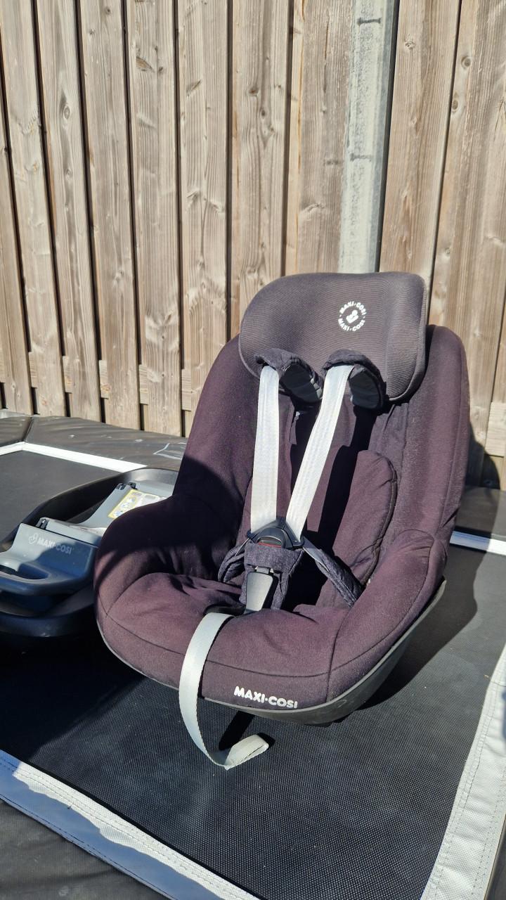 Maxi-Cosi Pebble + Isofix & Maxi-Cosi Tobi