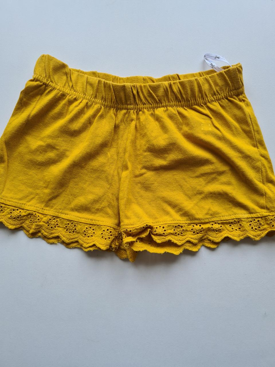 Oker geel kort broekje van Zeeman  Mt 122-128