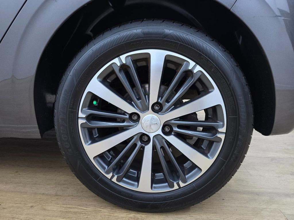 Peugeot 208 1.2 puretech gt-line | camera | pdc voor en achter | cruiscontr
