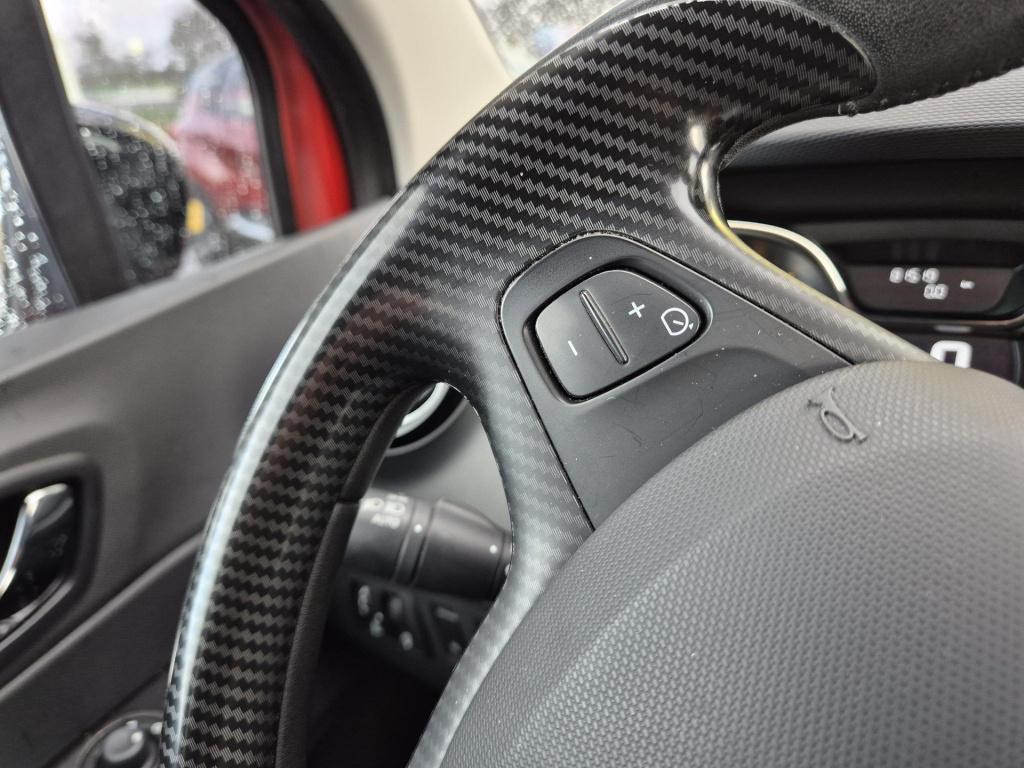 Renault Captur tce 90 helly hansen camera, trekhaak, all season banden, nav