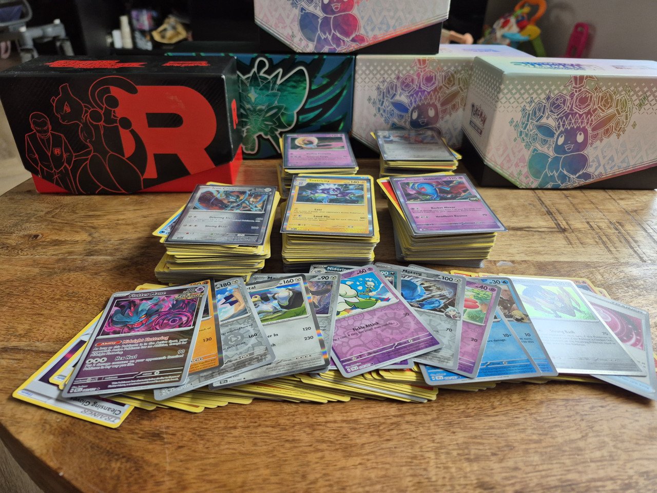 Partij van 600+ mooie pokemon kaarten.