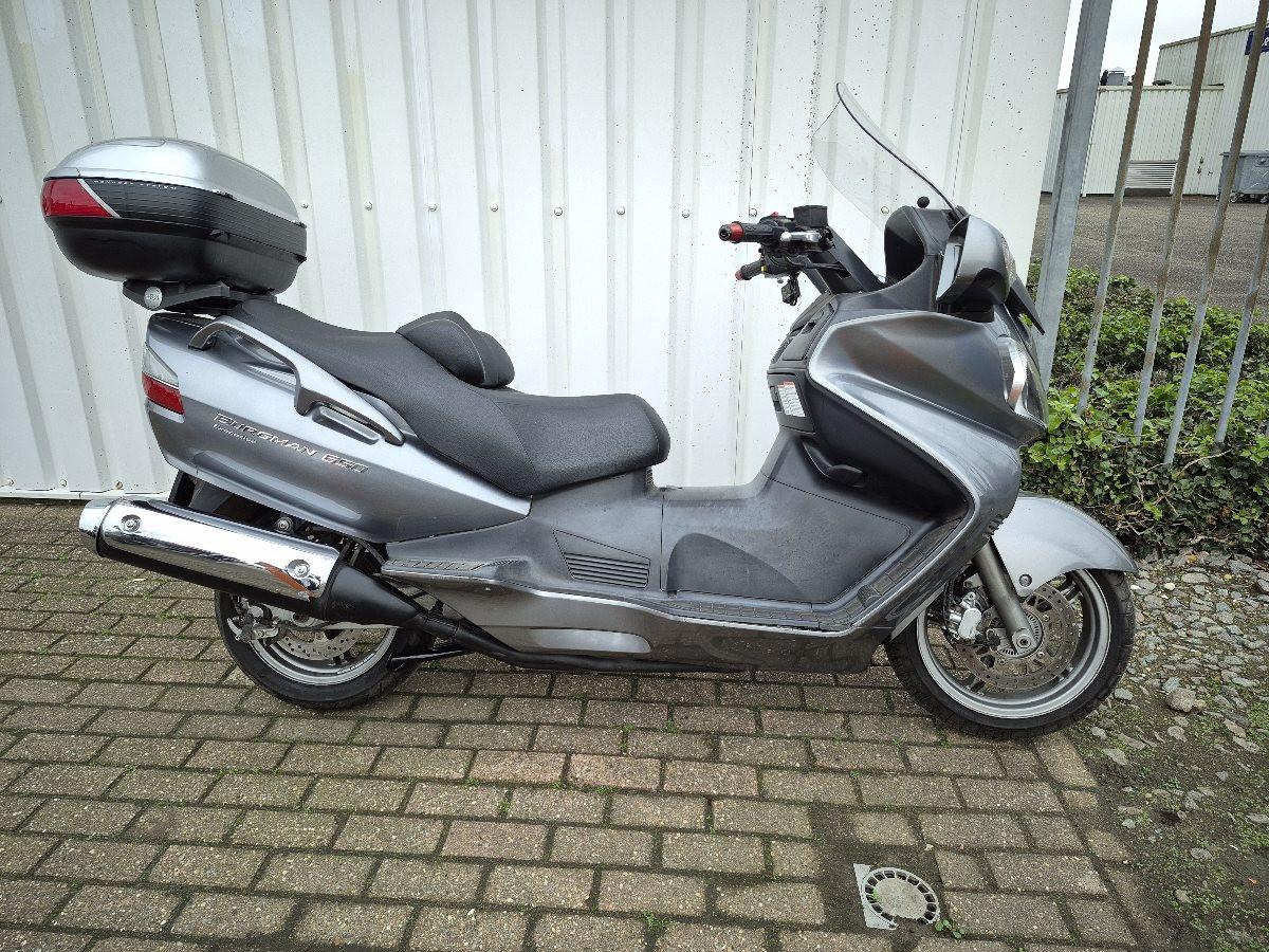 Suzuki Burgman 650 Executive uit 2007