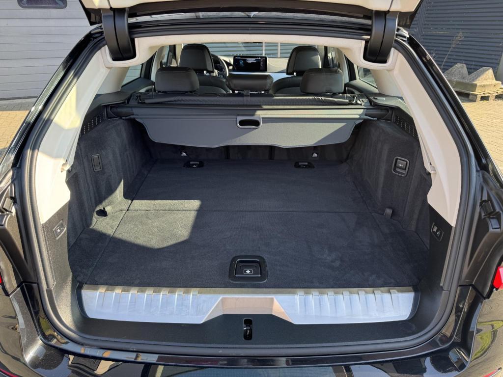 BMW 5 Serie touring 530e xdrive business edition plus soh 98% nl-auto!