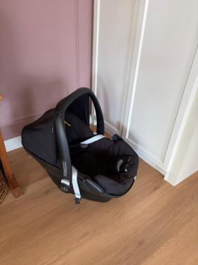 Maxi-Cosi Pebble + FamilyFix isofix base