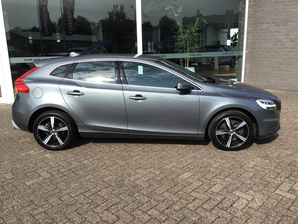 Volvo V40 2.0 t4 business sport stand kachel a.camera
