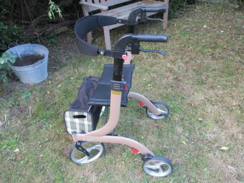Te koop zeer moderne rollator (100% gelijk aan Travixx)