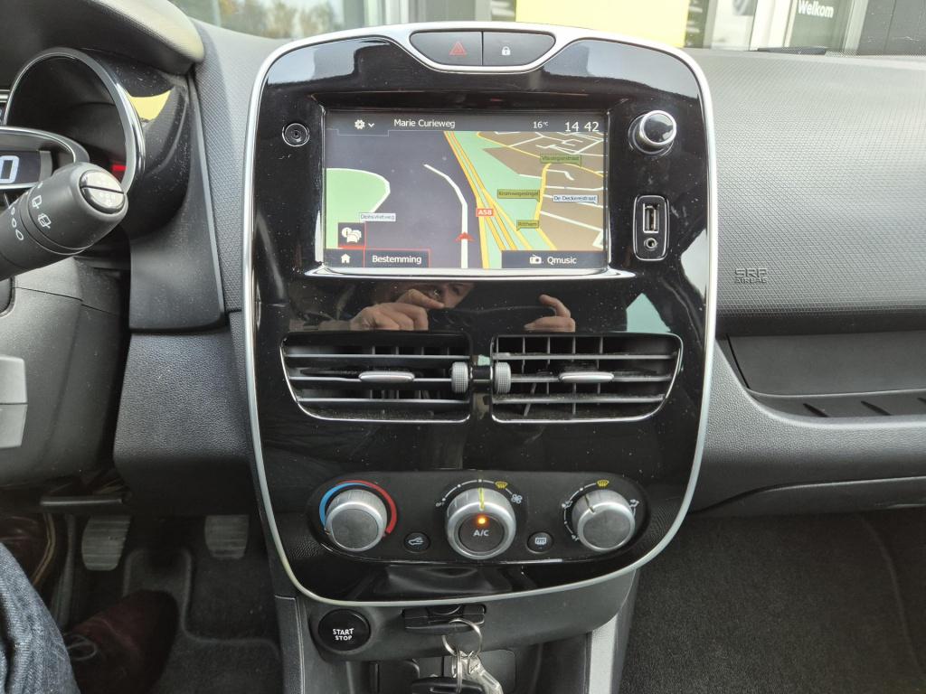 Renault Clio tce 90 eco2 expression navigatie, bluetooth, p-hulp, trekhaak