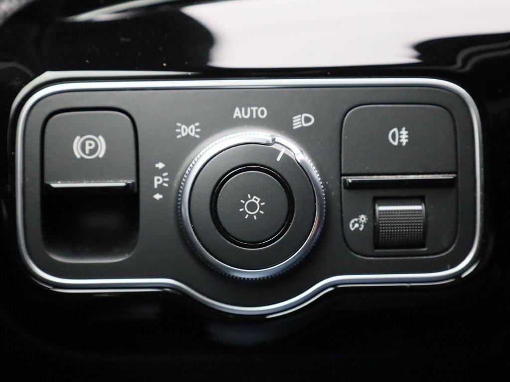 Mercedes-Benz A-Klasse 180 business solution | automaat | navigatie | achte