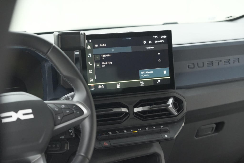 Dacia Duster mild hybrid 130 expression | camera | stoelverwarming | apple 
