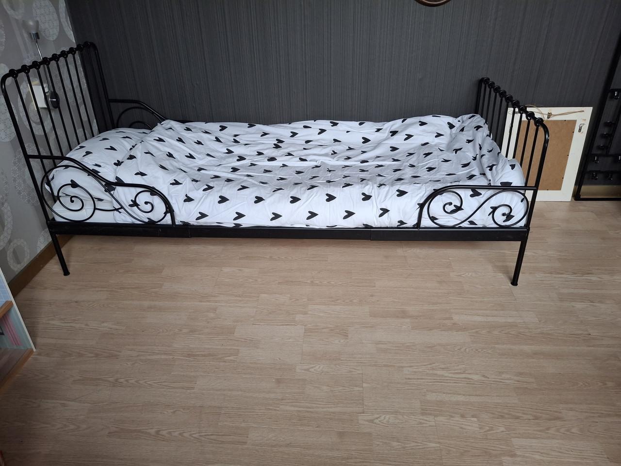 Meegroeibed met matras van ikea